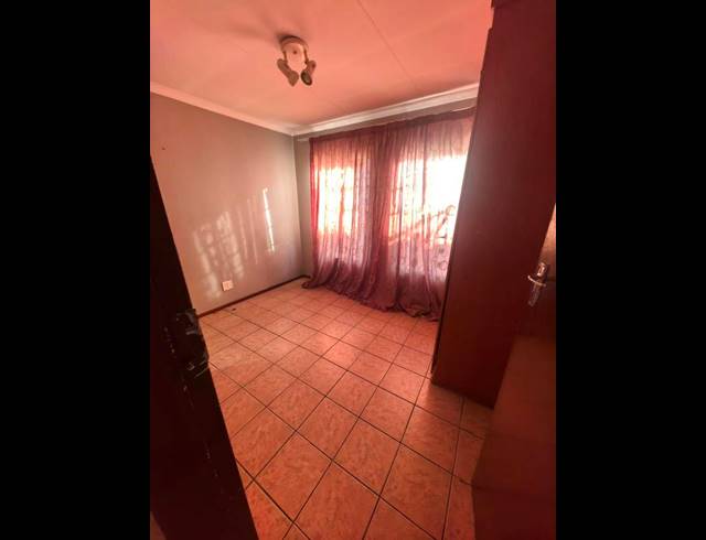 3 BEDROOM HOUSE FOR SALE IN OLIEVENHOUTBOSCH